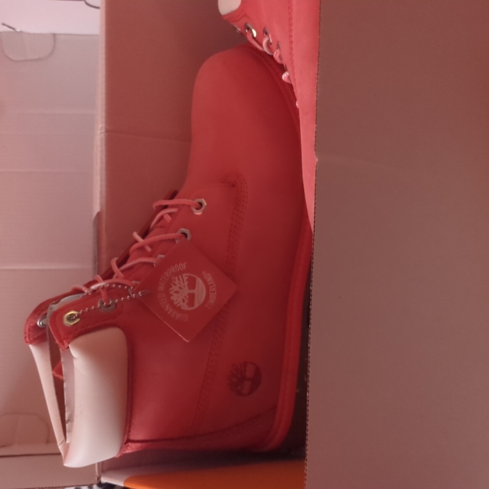 Pink Timberlands - Picture 2 of 4